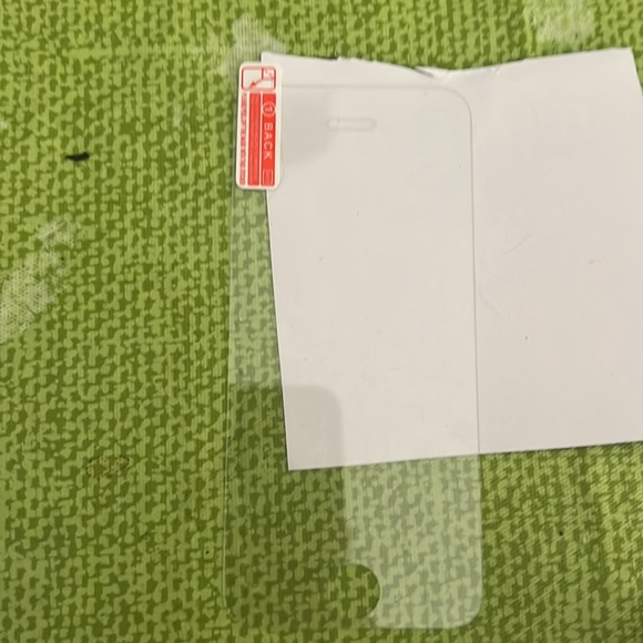 1 Tempered glass screen protector for iPhone 5/5s/5c/se - Picture 2 of 2